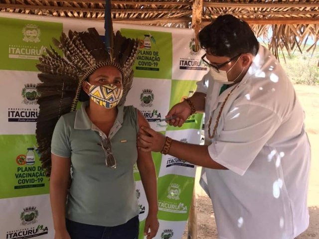 Prefeitura de Itacuriba PE  No ltimo final de semana, a equipe da sade municipal realizou a vacinao dos ndios Tux-Campos. 