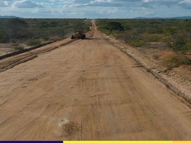 Prefeitura de Belm do So Francisco continua intensificando os trabalhos de recuperao das estradas vicinais.