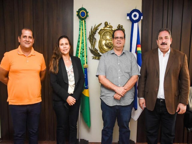 O Vereador  Severino Ferraz Carvalho participa de reunião com os deputados Fabrizio Ferraz e o presidente da assembleia legislativa de Pernambuco, Eriberto Medeiros