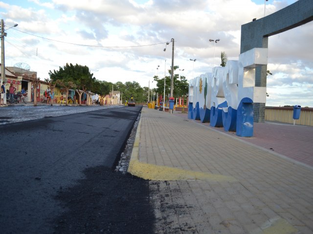 O asfalto chegou e o bairro Beira Rio j ganhou cara nova. 