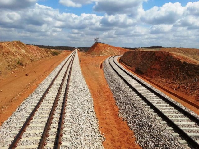 Uma excelente notícia para Pernambuco nesta quinta-feira. Depois de mais de dois anos de negociações, o Grupo Bemisa formalizou sua intenção de concluir o Ramal Suape da Ferrovia Transnordestina.