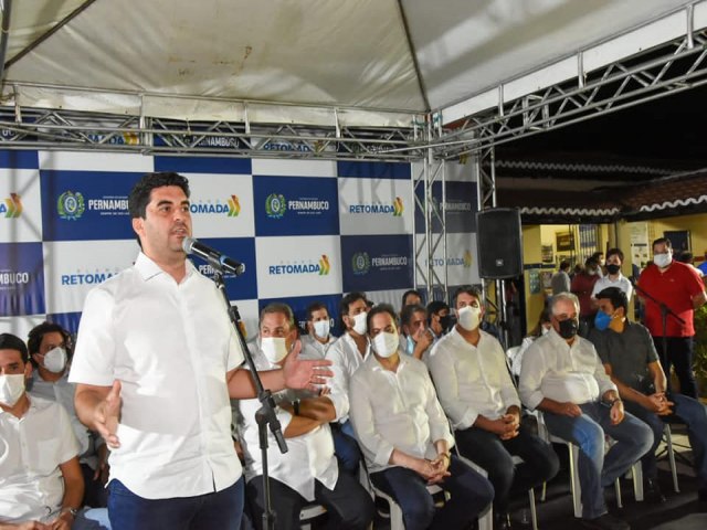 O Presidente do IPA Kaio Maniçoba acompanha o governador Paulo Câmara durante agenda na região do sertão e Itaparica.
