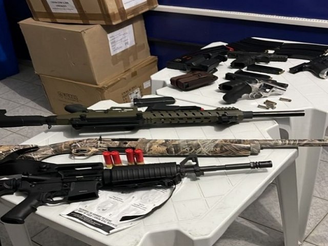 Polícia Rodoviária Federal prende vereador de Petrolina com fuzil, espingardas, revólver e pistolas