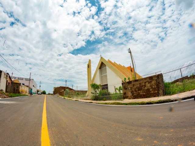 A Prefeitura Municipal de Belm do So Francisco iniciou as obras de sinalizao horizontal nas avenidas Dom Francisco Xavier e Manoel Batista Filho. 