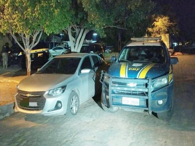 Homem é detido pela PRF em Salgueiro com carro levado de locadora do Piauí