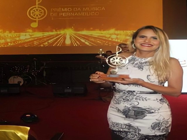 A cantora e compositora Vera Freitas, da cidade de Pombos, no Agreste pernambucano,  foi indicada em duas categorias do 11° Prêmio da Música de Pernambuco.