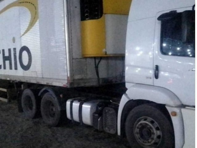 Policia Militar do 3º BPM  recupera caminhão roubado com carga de alimentos em  Buíque-PE
