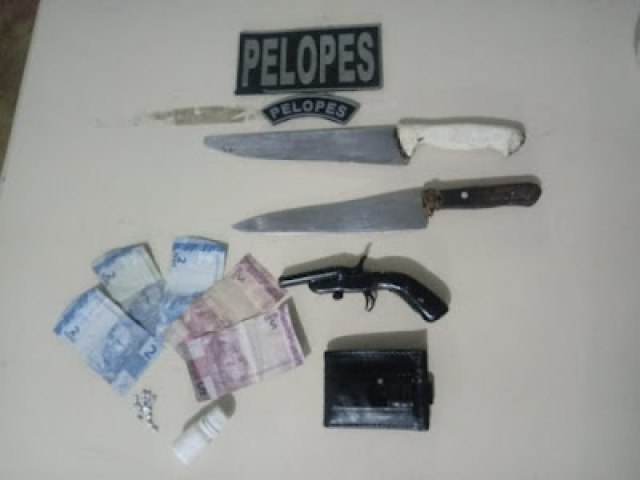 Em São José da Tapera, durante festa junina, adolescente é detido com pistola, facas, drogas e dinheiro