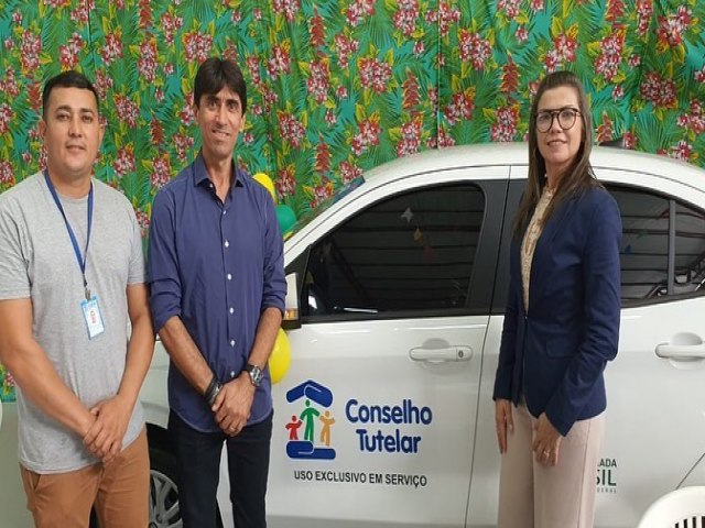 Nesta quinta-feira(30), em Recife, o vice-prefeito Juninho Cantarelli participou da solenidade de entrega de um veículo para o Conselho Tutelar de Itacuruba.
