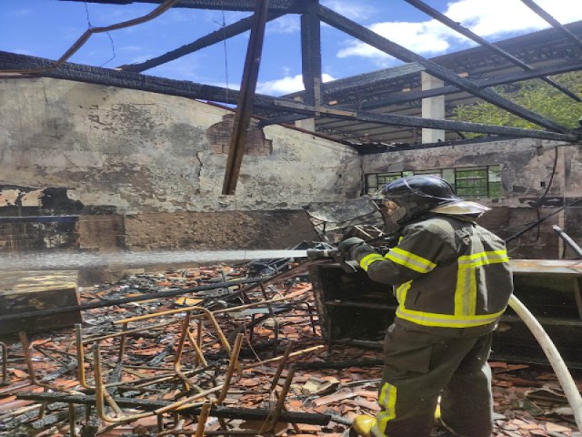 Petrolândia/PE: 4ª SEÇÃO DE BOMBEIROS relata detalhes de incêndio que atingiu a Escola de Referência em Ensino Médio Maria Cavalcanti Nunes
