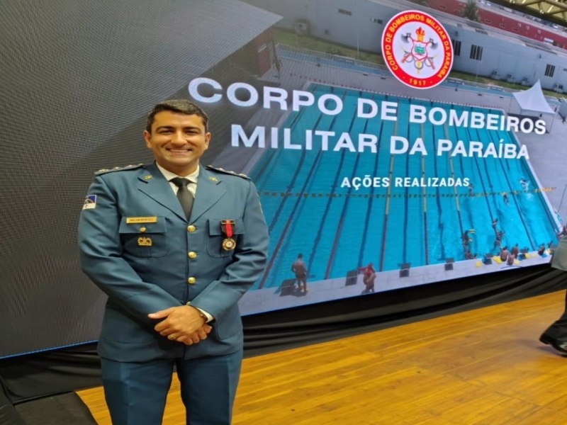 O Florestano e Major do Corpo de Bombeiros Militar de Pernambuco Roberto Menezes Recebe Medalha do Mrito do Corpo de Bombeiros Militar da Paraba. 