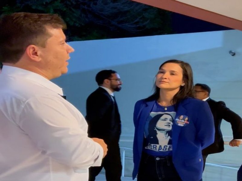 O Advogado e vereador eleito em Belm Leandro Lustosa  parabeniza  a Dra. Ingrid Zanella como a primeira mulher a assumir a presidncia da Ordem dos Advogados do Brasil  Seccional Pernambuco (OAB-PE).