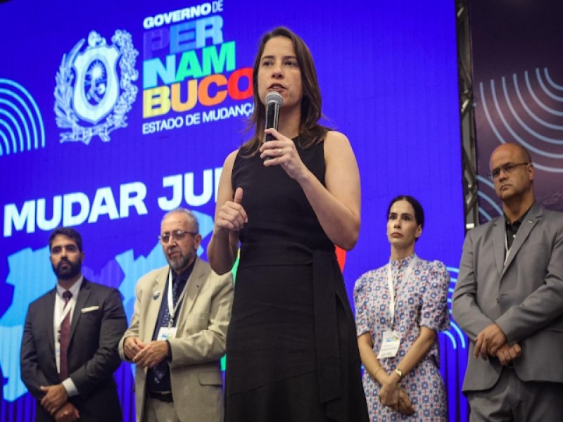 Governadora Raquel Lyra anuncia 52 novas creches e ncleo de apoio aos municpios durante encontro com prefeitos eleitos - Tambm sero entregues 383 nibus escolares