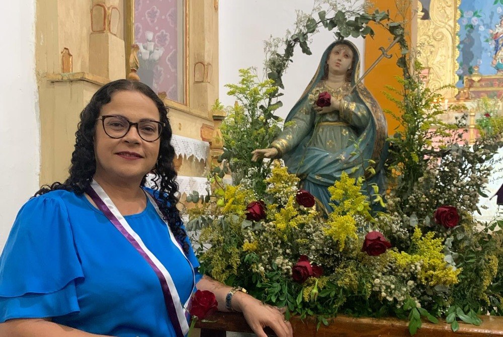Aniversariante do Dia em Floresta-PE a Professora Alzenir Gomes