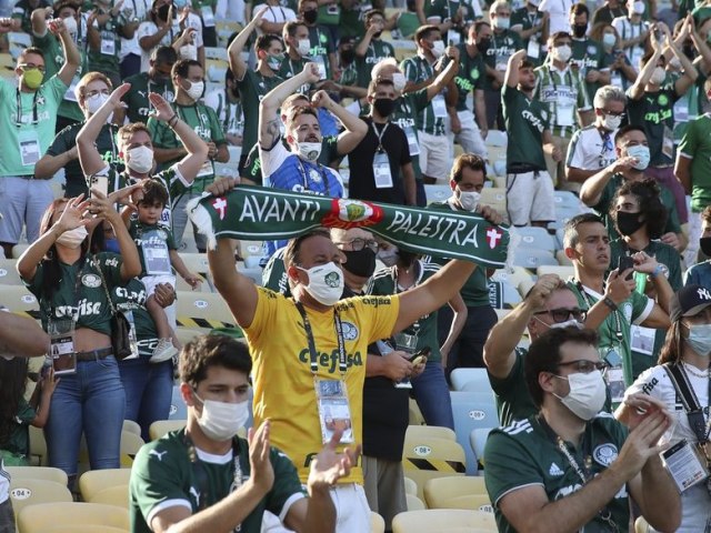 Final da Libertadores tem aglomerao de torcedores convidados no Maracan