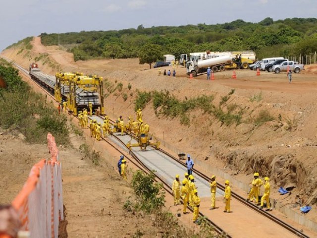 Gonzaga Patriota refora importncia da remotada das obras da Ferrovia Transnordestina