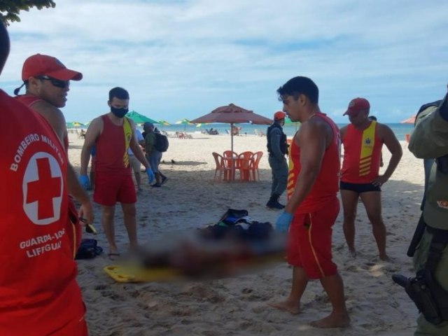 Homem morre aps ser atacado por tubaro na praia de Piedade, em Jaboato dos Guararapes