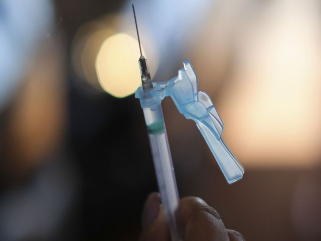 Algumas vacinas demandaro terceira dose, diz presidente da Anvisa