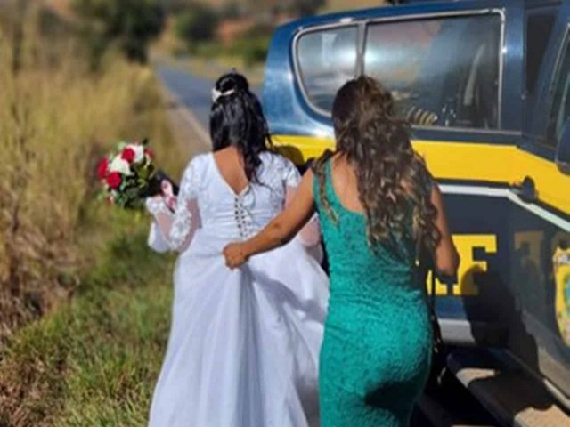 Noiva chega ao prprio casamento de carona em viatura da PRF