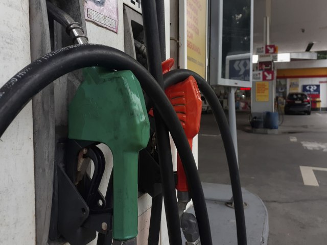 Gasolina j  vendida a R$ 7,36 em postos pelo Brasil; preo mdio chega a quase R$ 6