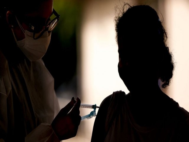 Brasil tem 40% da populao vacinada completamente contra a Covid-19