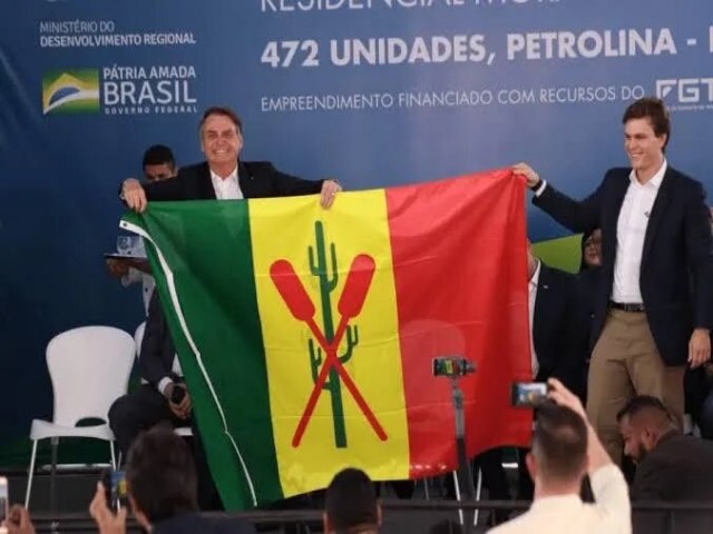 Aliados cobram que Miguel Coelho defenda Bolsonaro, mas prefeito esconde ligao com presidente