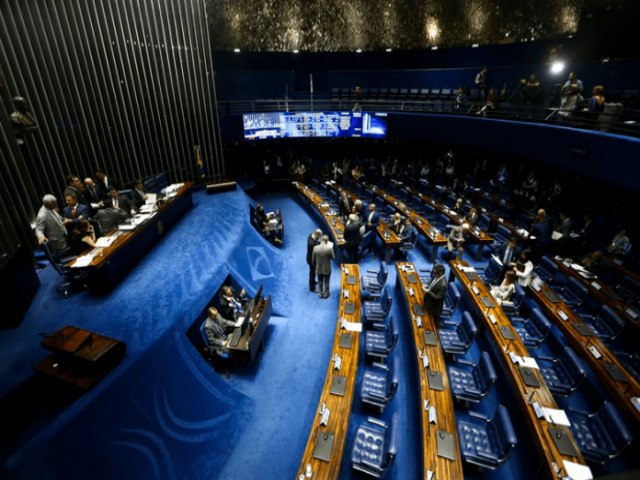 Senado aprova elegibilidade para polticos com contas irregulares