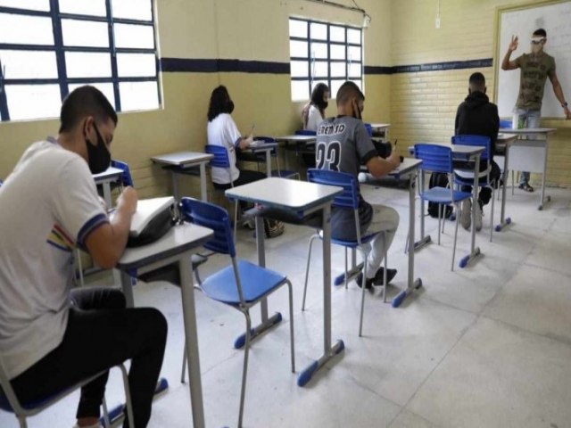 Governo de Pernambuco vai pagar, em outubro, R$ 52 milhes de bnus para professores da rede estadual