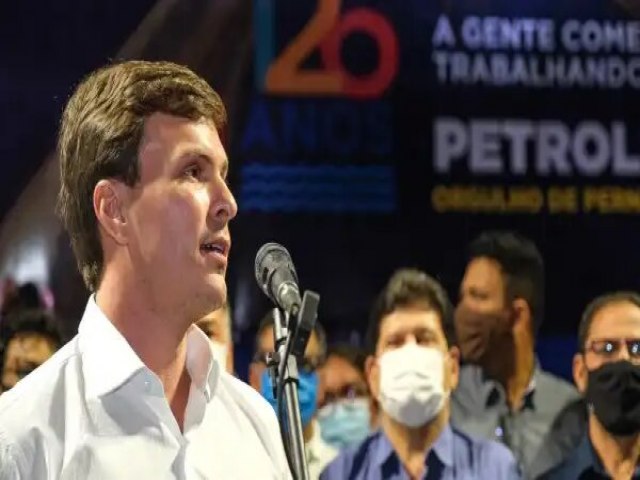 Miguel Coelho se descola de Bolsonaro em disputa pelo Governo de PE, diz jornalista