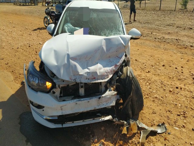 Coliso frontal entre dois carros deixa cinco feridos da mesma famlia na BR-407, em Petrolina