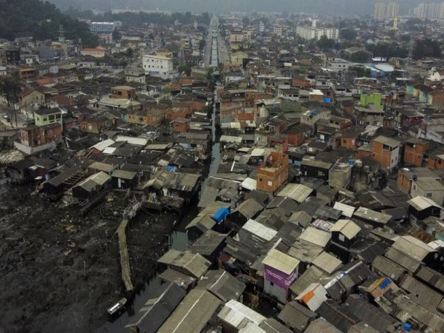 Total de favelas dobra no Brasil em dez anos e 20 milhes esto passando fome