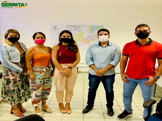 Representantes de Serrita visitam Secretaria Estadual de Infraestrutura e so informados que obra da nova adutora comea em dezembro