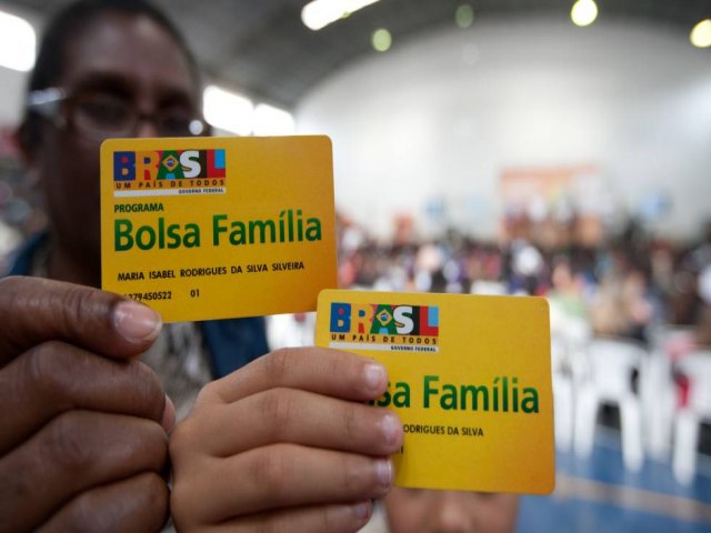 Aps 18 anos, Bolsa Famlia sai de cena e ser substitudo pelo Auxlio Brasil, lanado pelo governo Bolsonaro