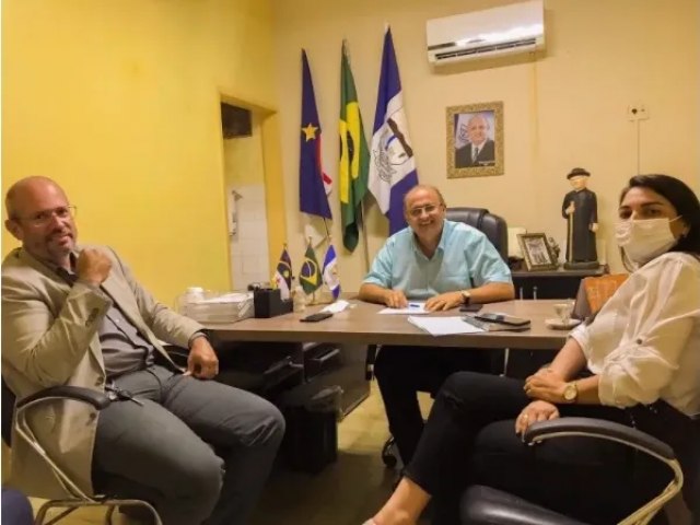 Parnamirim: Prefeito Nininho Carvalho garante abono salarial aos professores municipais