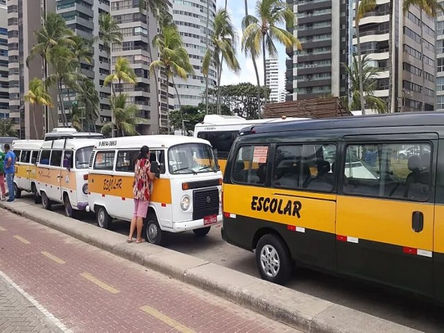 Em Pernambuco veculos de transporte escolar so obrigados a passar por vistoria para circular em 2022; veja calendrio