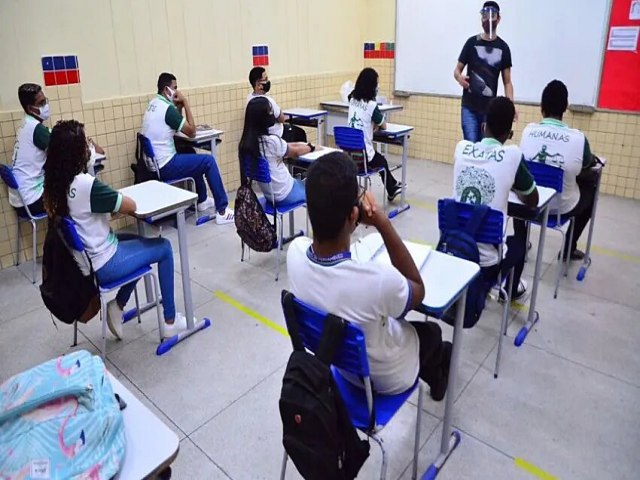 Governo de  Pernambuco desmente boato de adiamento  do incio das aulas nas escolas estaduais por causa da Covid-19