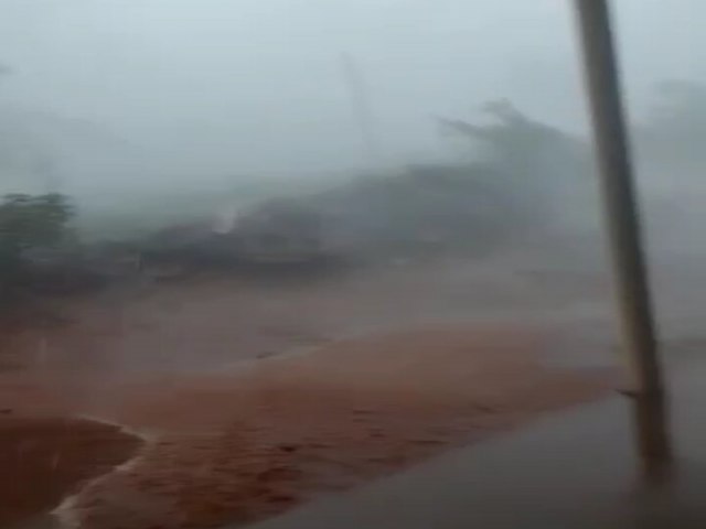 Chuva com granizo e ventos fortes assusta moradores da zona rural de Flores-PE