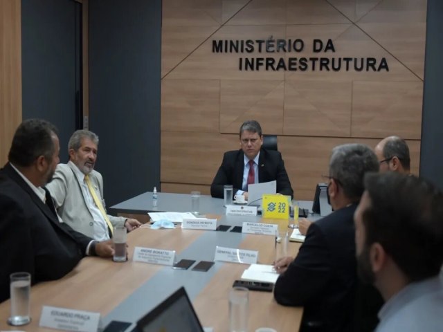 Em audincia com ministro da Infraestrutura, Gonzaga Patriota garante pavimentao na BR 110 e construo de viadutos e anel virio em Salgueiro