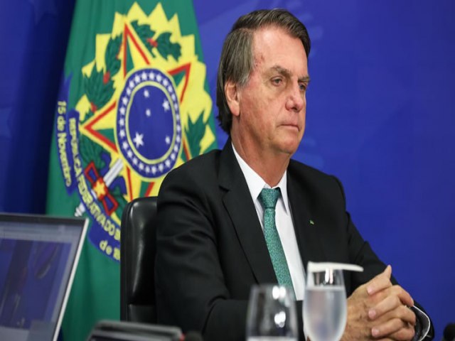 TCU abre investigao sobre uso de carto corporativo de Bolsonaro