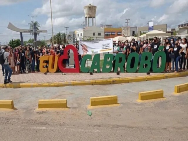 Cabrobó (PE): Professores paralisam atividades e saem às ruas pelo cumprimento do piso salarial da gestão municipal