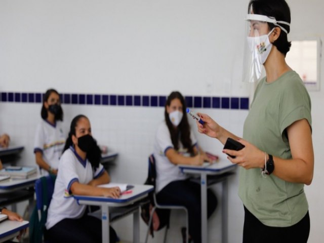 Alepe aprova reajuste de 35% para os professores da rede estadual de Pernambuco