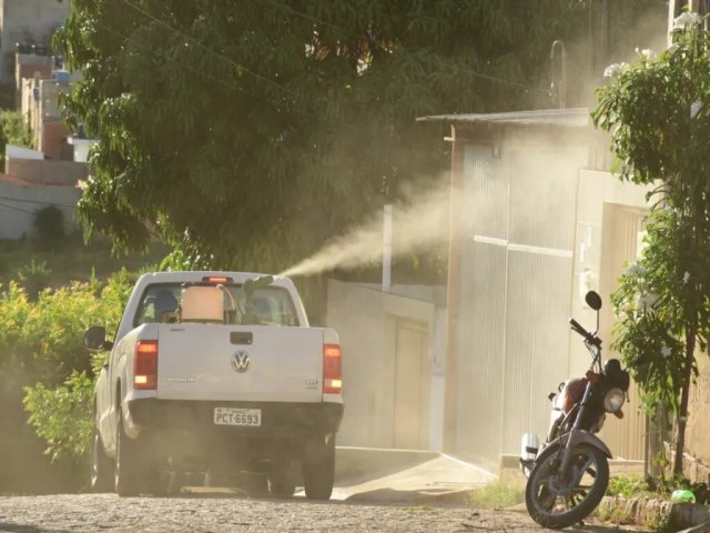 Carro fumacê está circulando as ruas de Salgueiro em campanha de combate ao mosquito da dengue
