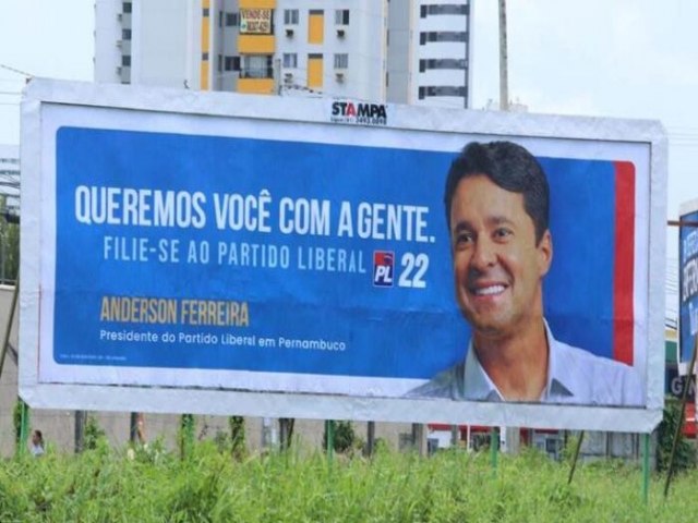 Na mira do MPE: Anderson Ferreira é acusado de propaganda eleitoral antecipada com uso de outdoors