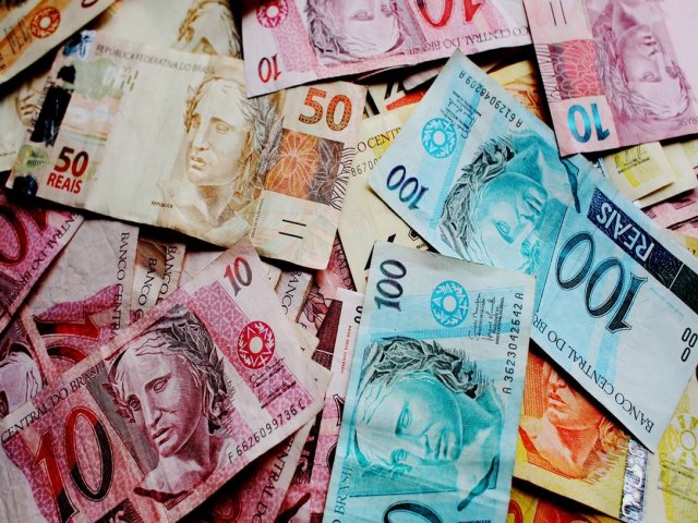 Governo propõe salário mínimo de R$ 1.294 para 2023, quarto ano seguido sem aumento real