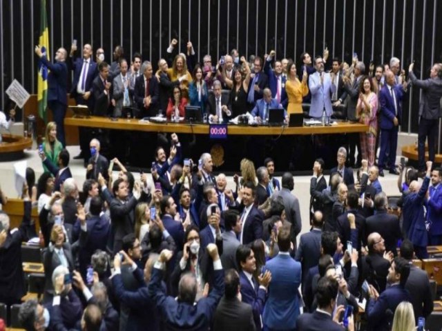 Novo piso dos enfermeiros: saiba como votaram os deputados pernambucanos