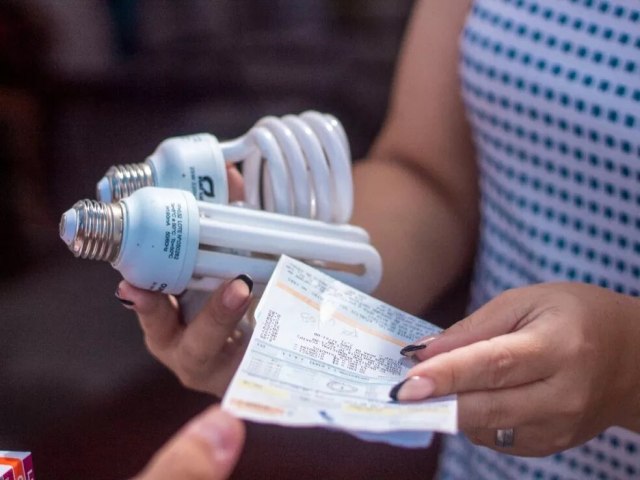 Mais de 155 mil pessoas correm risco de perder tarifa social de energia em Pernambuco