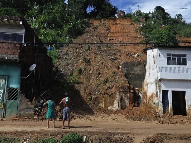 Governo do Estado diz que Pernambuco tem 61.596 desalojados e 9.631 desabrigados por conta das chuvas
