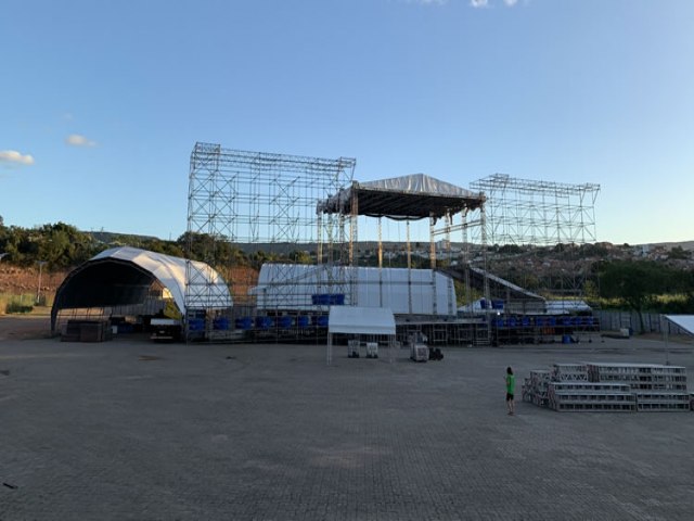 Mega estrutura do Festival Expocrato já está quase toda pronta