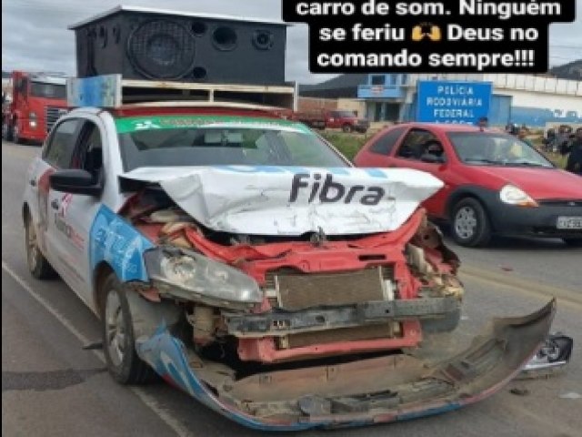 Locutor Chico do Forró sofre acidente com carro de som em Salgueiro