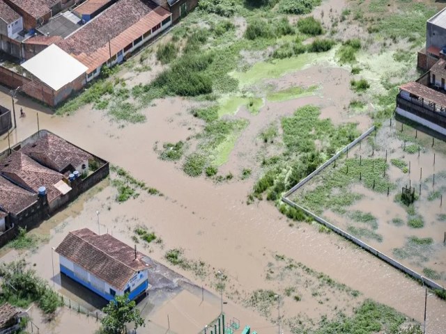 Chuvas deixam mortos e desabrigados no Nordeste e Sul do país; Alagoas é o estado mais prejudicado